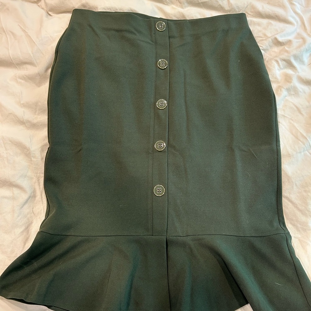 Chic Green Midi Skirt Effortlessly Stylish